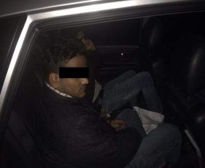 Правоохоронці на Закарпатті затримали українця, який перевозив автомобілем 3 нелегалів