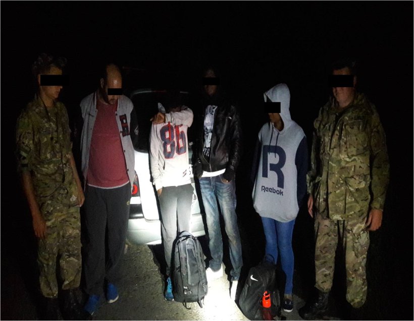 На кордоні з Угорщиною прикордонники виявили та  затримали  нелегальних мігрантів та їх переправників