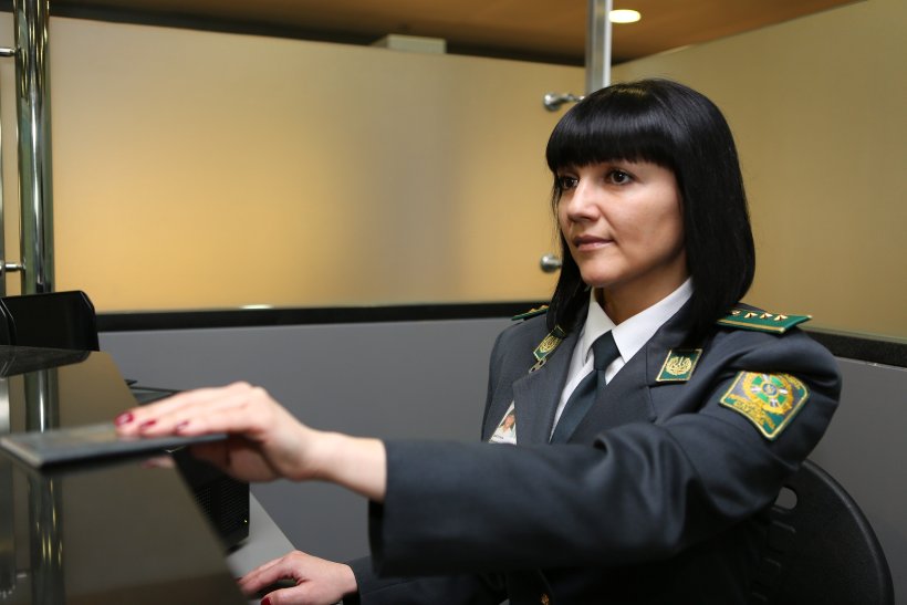 Прикордонники виявили у 3 громадян Грузії та таджика підроблені документи