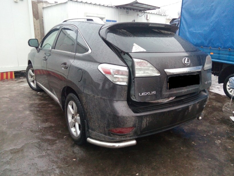 Викрадений у Харківській області «Лексус» прикордонники виявили в КПВВ «Майорське» 