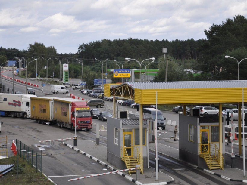 На кордоні зі Словаччиною та Польщею спостерігається певне скупчення автомобілів