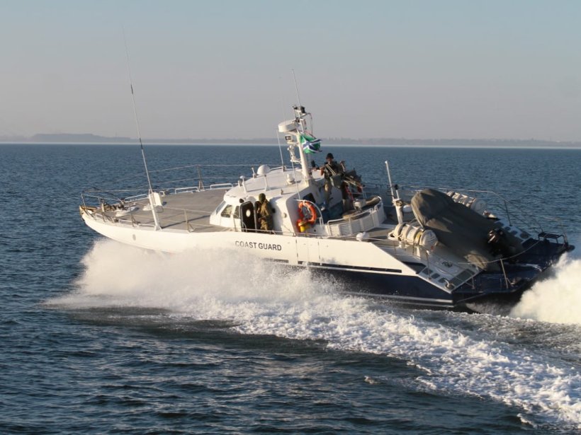 (ВІДЕО) Російський прикордонний катер в Азовському морі здійснював провокаційні дії небезпечними маневрами