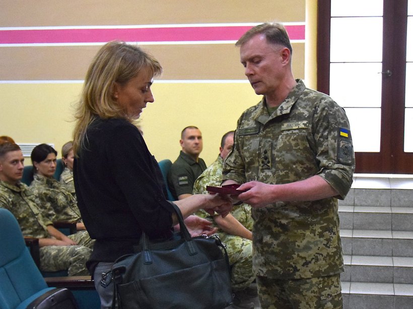 У Львові родинам полеглих героїв-прикордонників вручили державні нагороди