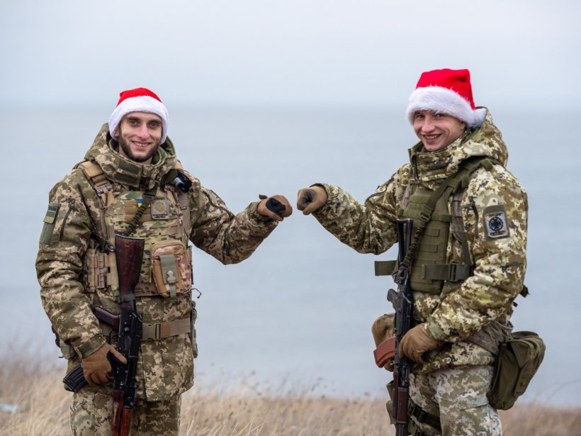 (ВІДЕО) На півдні прикордонні Санти дарують мир та спокій